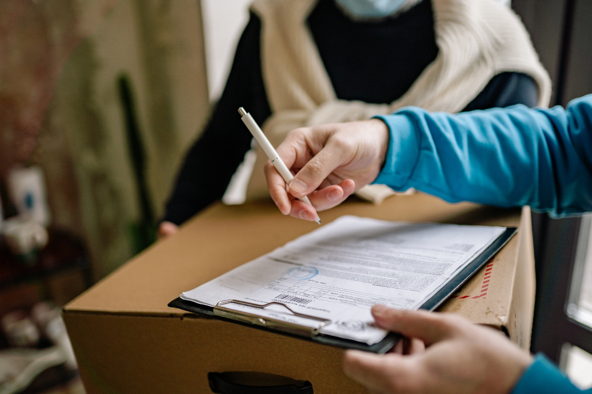 Business document handoff between courier and client